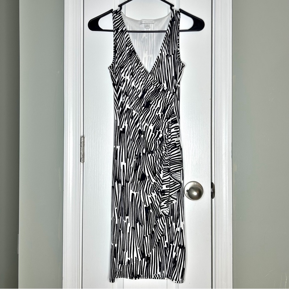 New York & Company Stretch Black and White Abstract Midi Dress XS